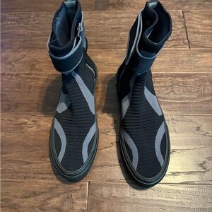 Burberry High-Top men's Shoes. Size us 13 mens